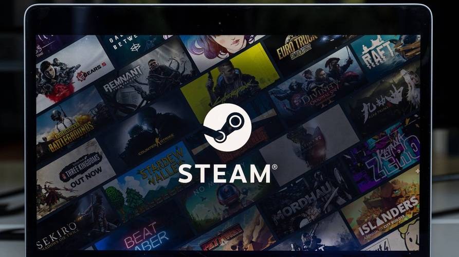 笔记本屏幕上显示的Steam商店页面